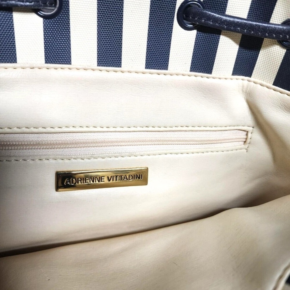 Adrienne Vittadini navy and white bucket bag - Picture 7 of 9